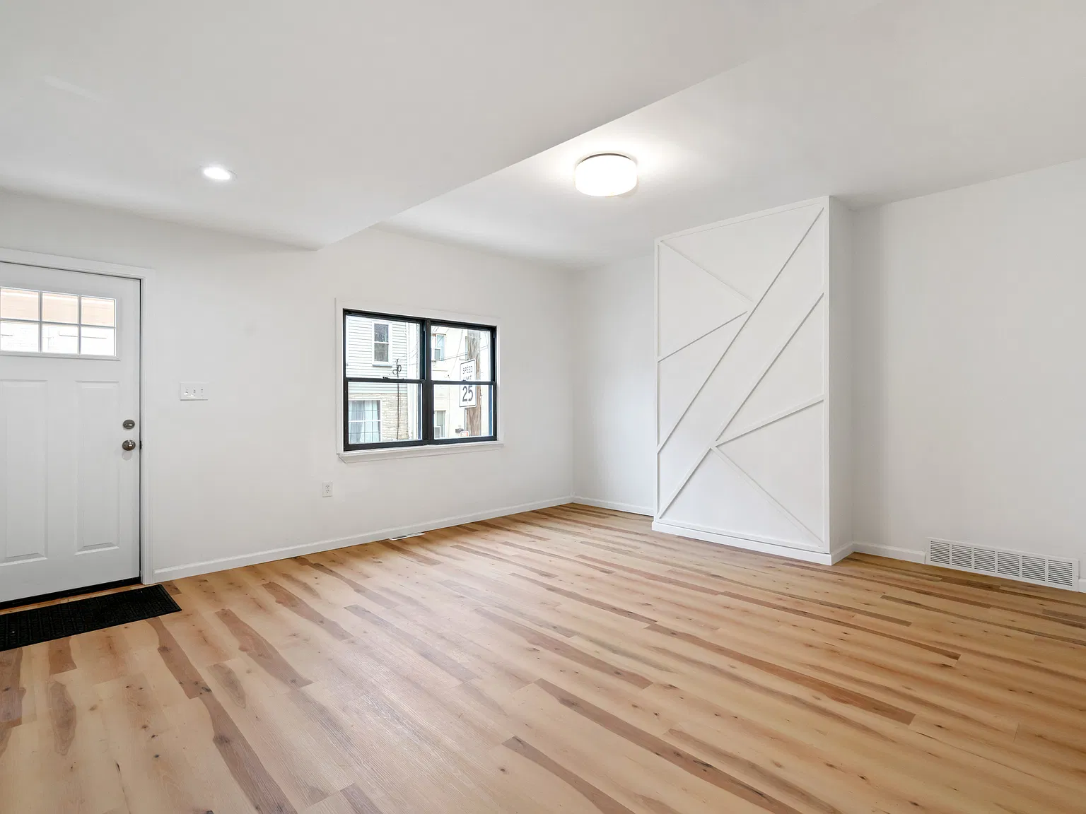 4 bed, 2.5 bath, 1860 sqft, $2,800 — Photo 3