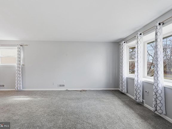 4th image of 327 S Norristown Rd