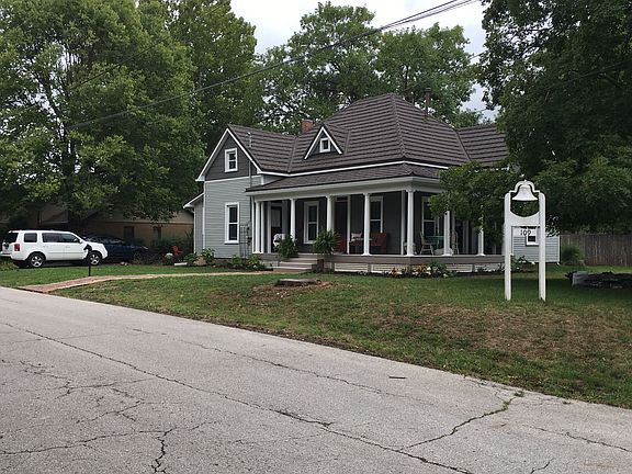 A spacious corner lot!
