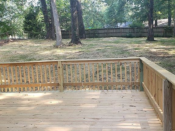Back deck/Wooded lot