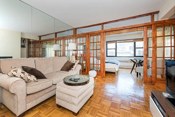 Rented by R New York | media 8