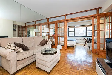 Rented by R New York