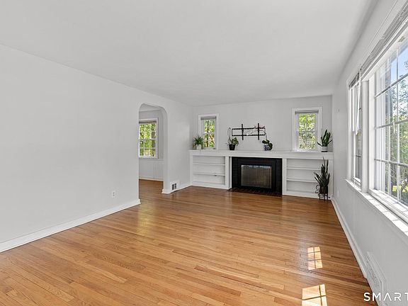2nd image of 20 Seneca Road