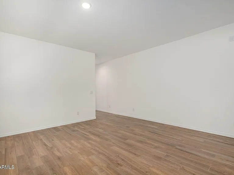 17318 W Surrey Dr — Photo 9