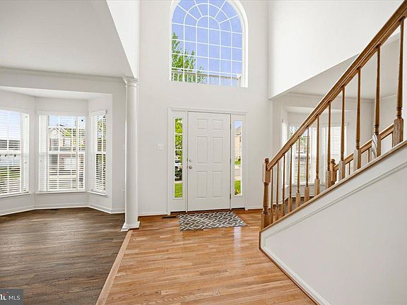 4th image of 27 Sparkling Brook Rd