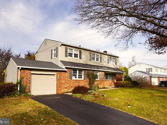 3rd image of 643 Barbara Dr