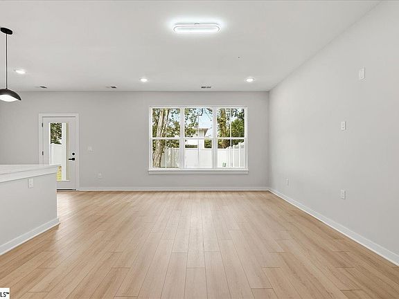 5th image of 215 Whatley Cir