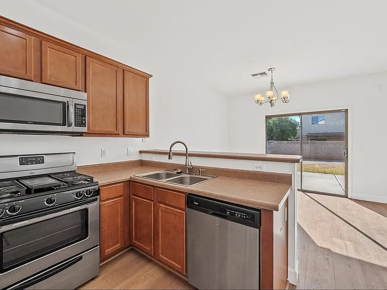 3776 E Felix Blvd — Photo 10