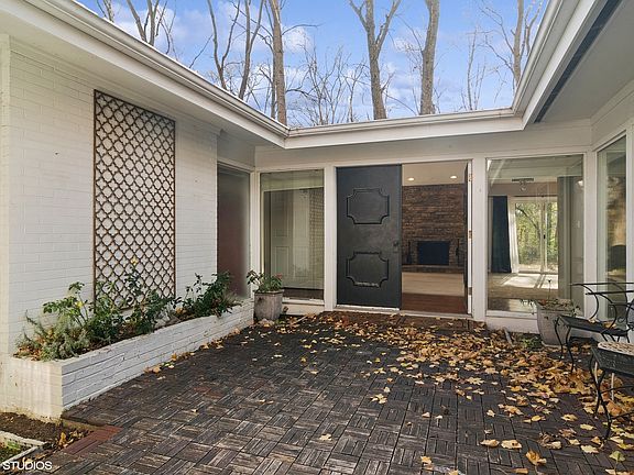 3rd image of 31 E Forest Ln