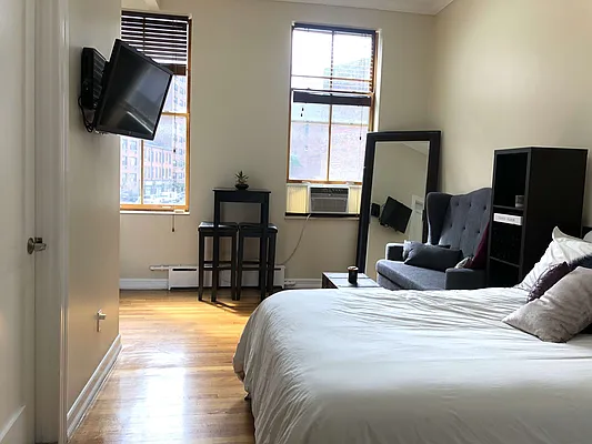 Rented by Meraki Realty LLC | media 6