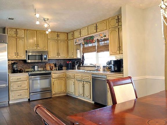 4th image of 2187 Chateau Dr