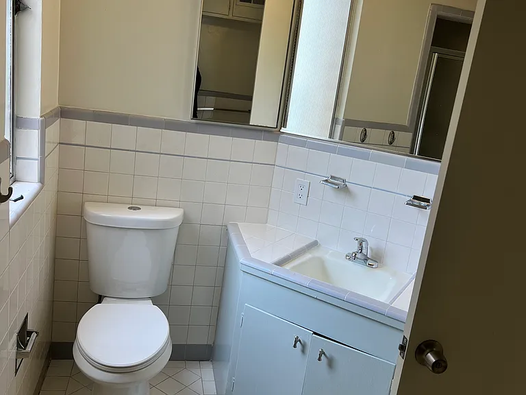 Bathroom - Pic2
