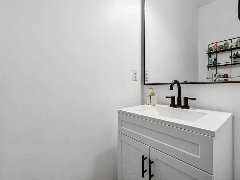 5860 Bluff Heights Dr — Photo 4