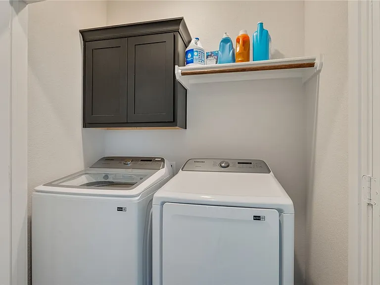 714 Granger Ln — Photo 11