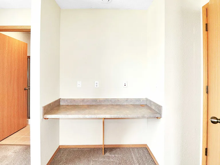 Golden Pond Apartments — Photo 9