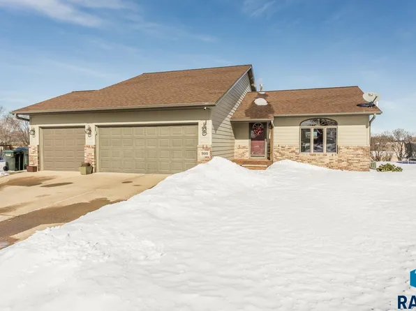 900 S Jay Cir, Sioux Falls, SD 57103