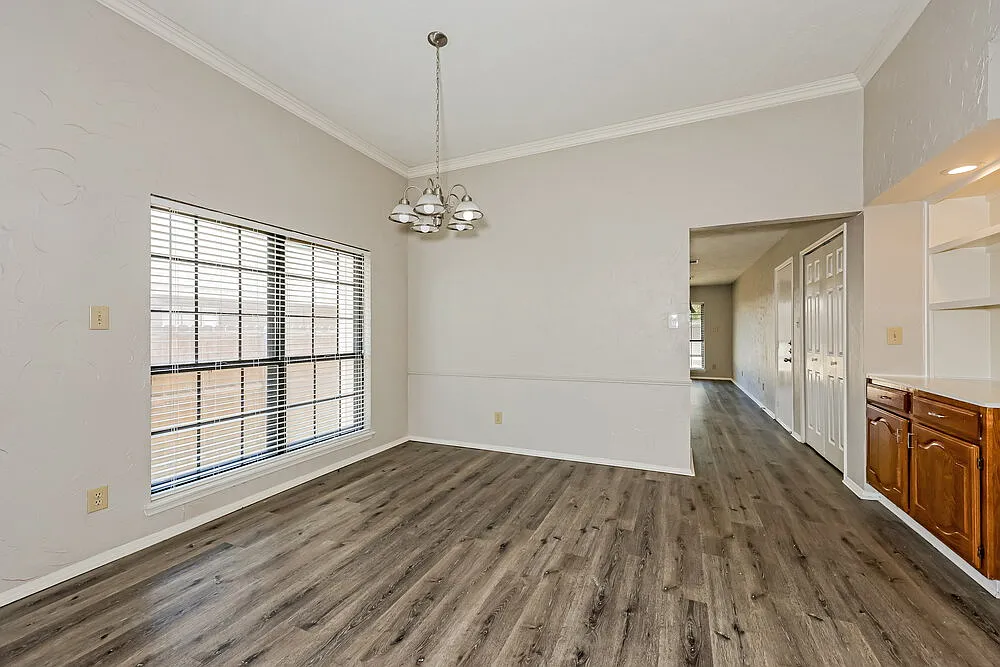3 bed, 2.0 bath, 1702 sqft, $2,145 — Photo 4