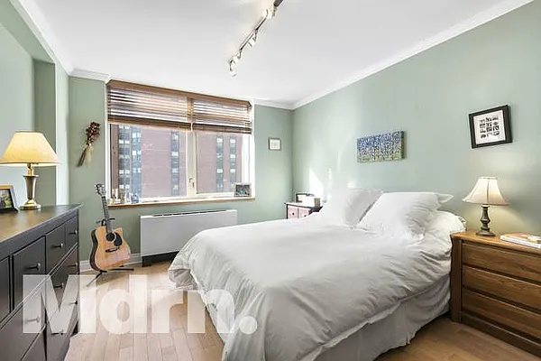 Rented by Mdrn Residential | media 30