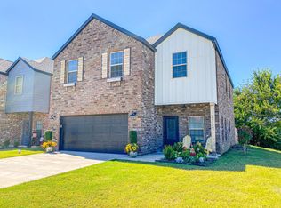 2739 SW Livingston Sq, Bentonville, AR 72712