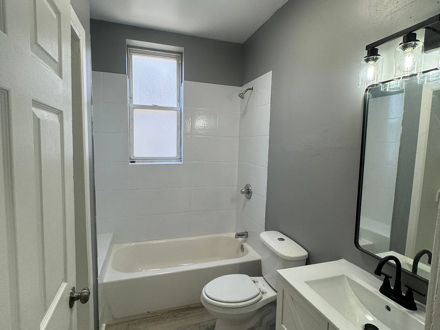 4 bed, 1.0 bath, 1200 sqft, $2,000 — Photo 3