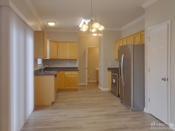 5th image of 3092 Canterbury Park Dr