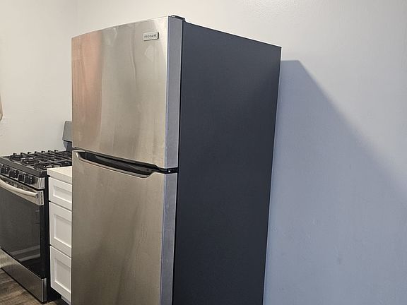 3rd image of 919 E 92nd St #1