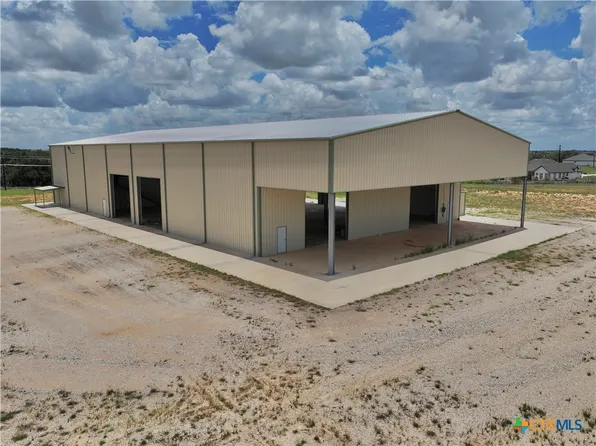 7837 Old Campbellton Rd, Pleasanton, TX 78064