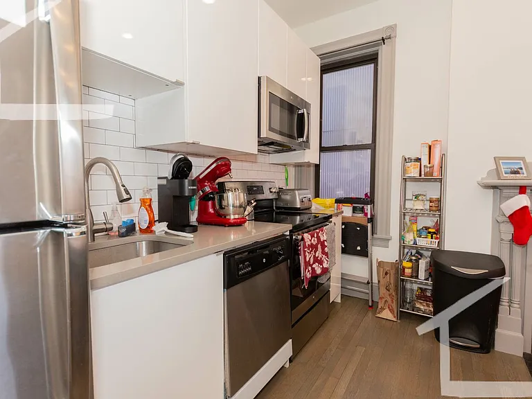 11 Belvidere St #14 — Photo 4