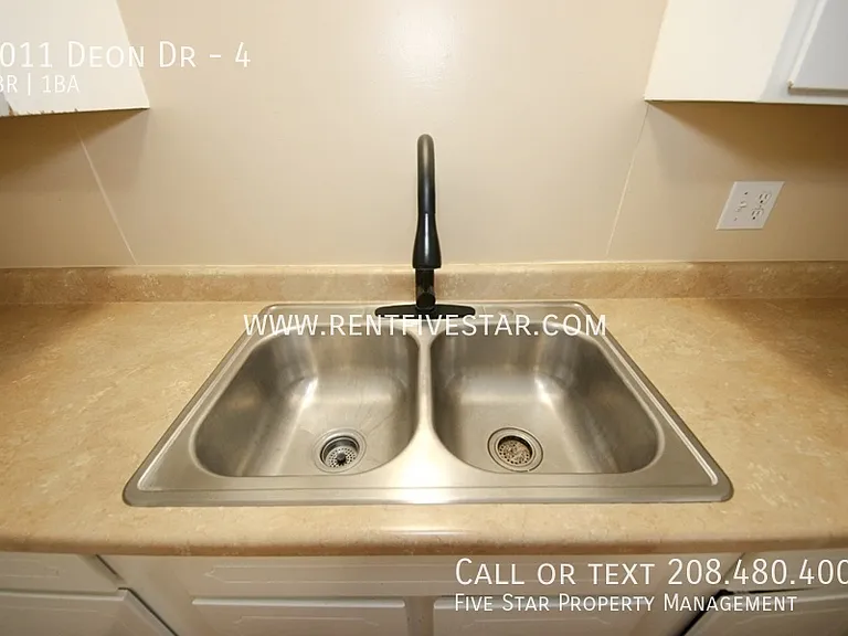 1011 Deon Dr #4 — Photo 8