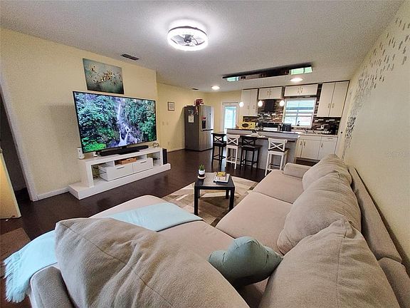 4th image of 1319 MANOR DRIVE