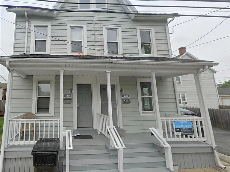128 W Frankford St — Photo 1