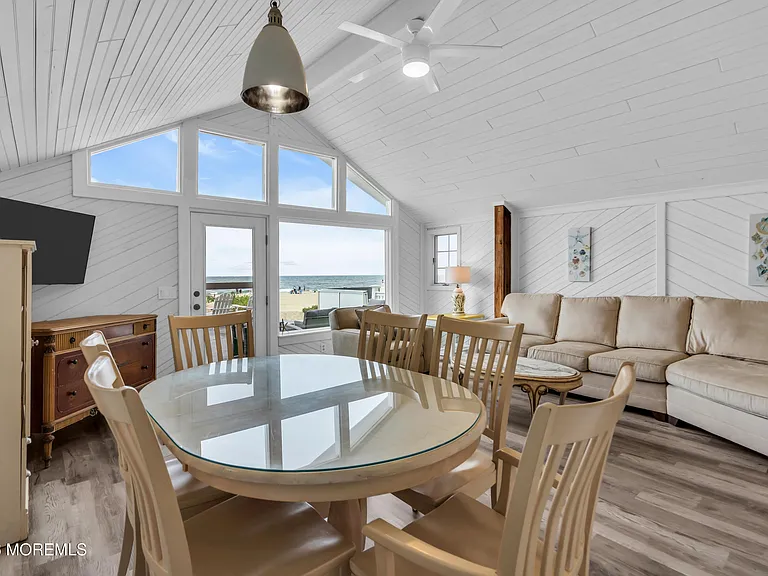 55 Beach Front — Photo 21