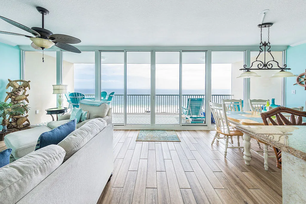 1524 W Beach Blvd — Photo 1