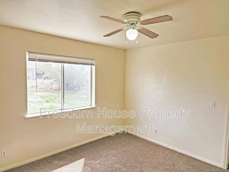561 Bourbon St #B — Photo 20