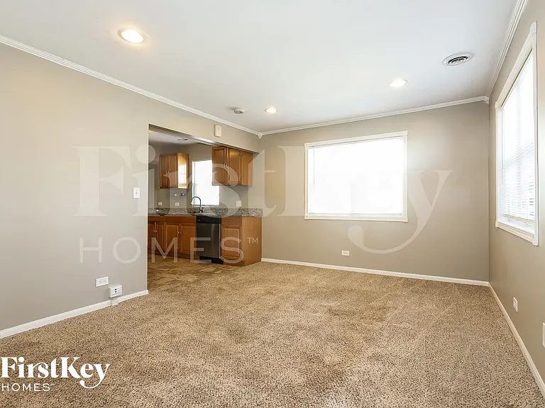 1102 Shoreland Ct — Photo 6