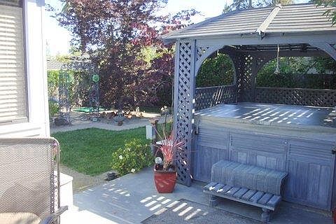 4th image of 1121 Johnson St