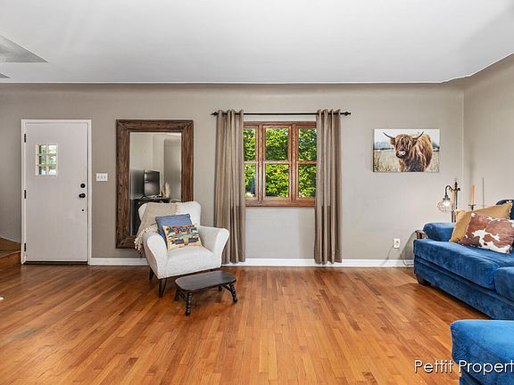 4th image of 1238 Mound Ave NW