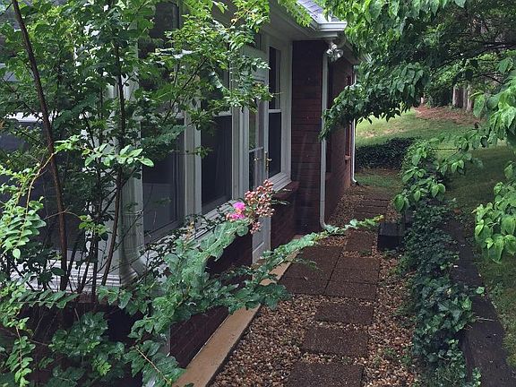 5th image of 2801 Stonehedge Dr