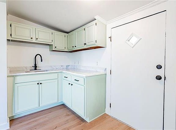 4th image of 805 Avenue A