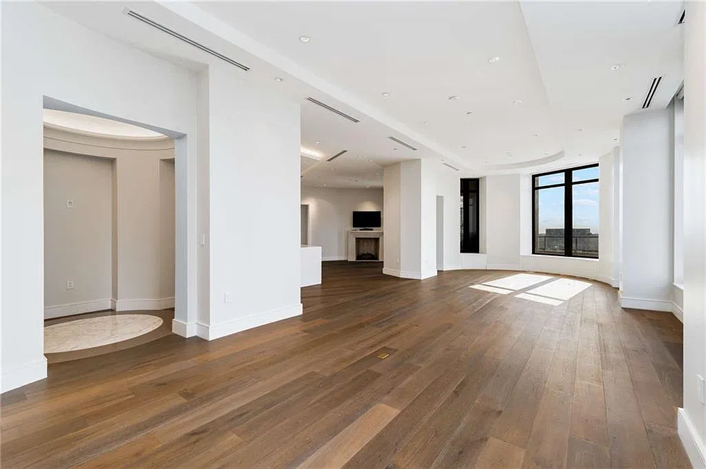 3376 Peachtree Rd NE — Photo 3