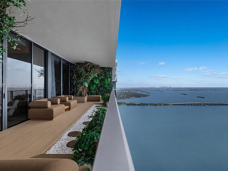 700 NE 24th St #Penthouse 5902 — Photo 9