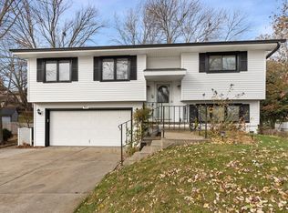 9110 Carpenter Circle Dr, Clive, IA 50325