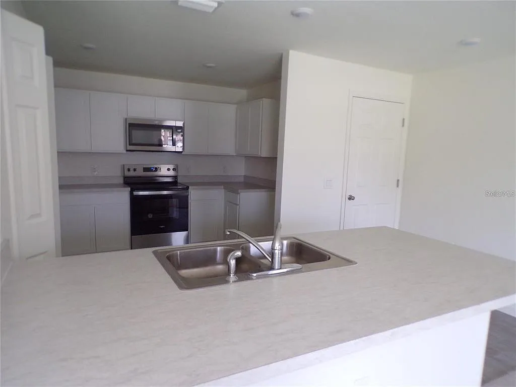 3 bed, 2.0 bath, 1284 sqft, $2,200 — Photo 4