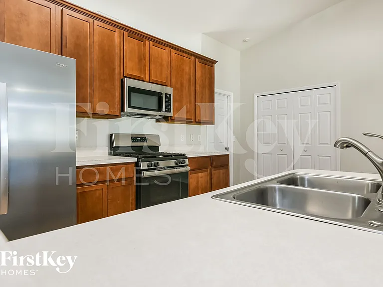 557 Reddicks Cir — Photo 8