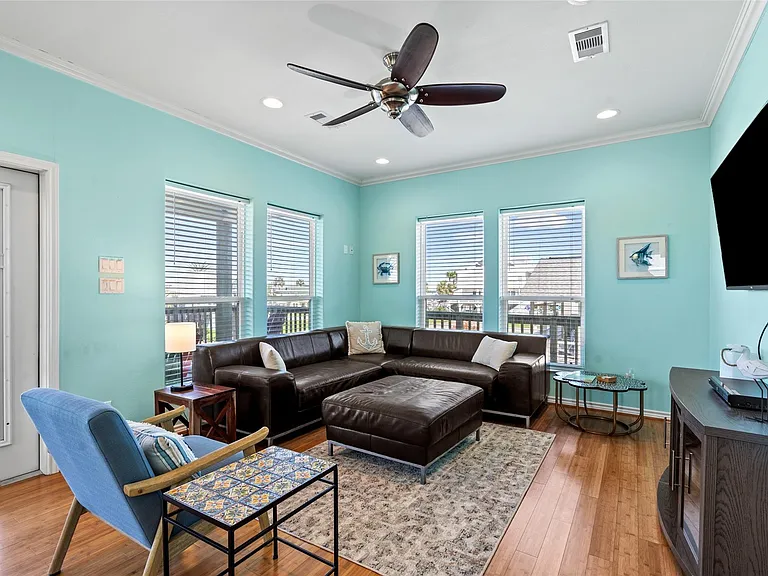 3923 Reeves Dr — Photo 5
