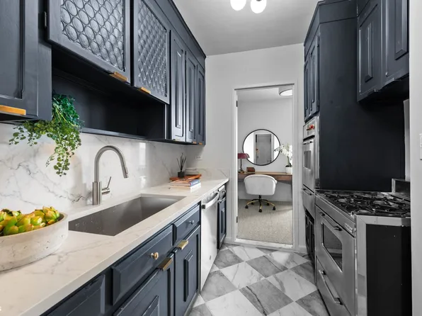 303 East 57th Street image 6 of 15