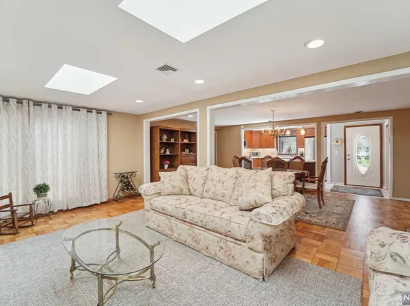 143 Emwood Dr, Emerson, NJ 07630