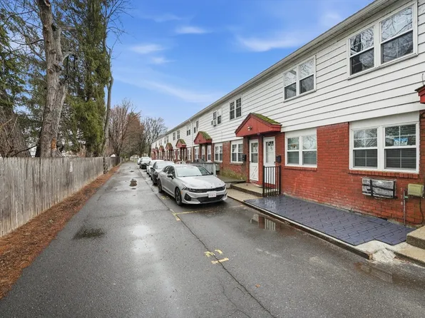 269 Chicopee St APT 17, Chicopee, MA 01013