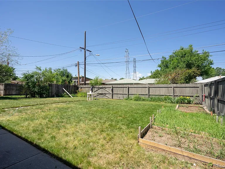 739 S Krameria St — Photo 12