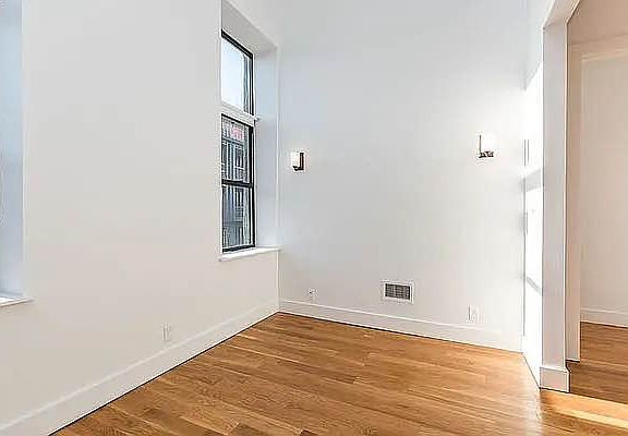 3rd image of 949 Willoughby Ave APT 306